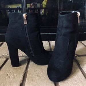 Ankle height heel boots 5.5